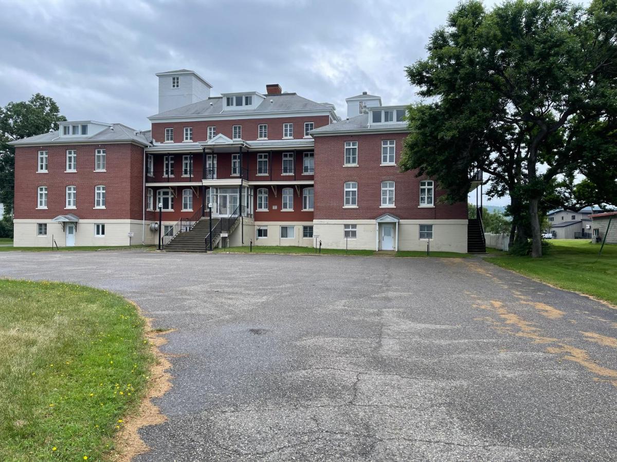 Apartmán Le Couvent Sainte Anne-des-Chênes Exteriér fotografie